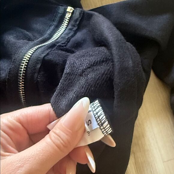 NEW Black Cropped Hoodie with Zipper - Picture 2 of 2